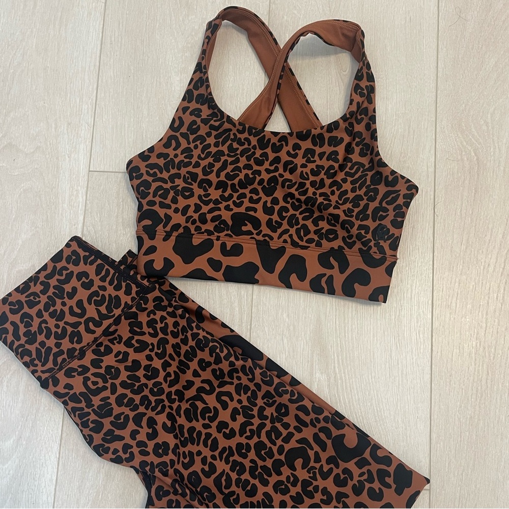 GOOD AMERICAN LEGGINGS + SPORTS BRA